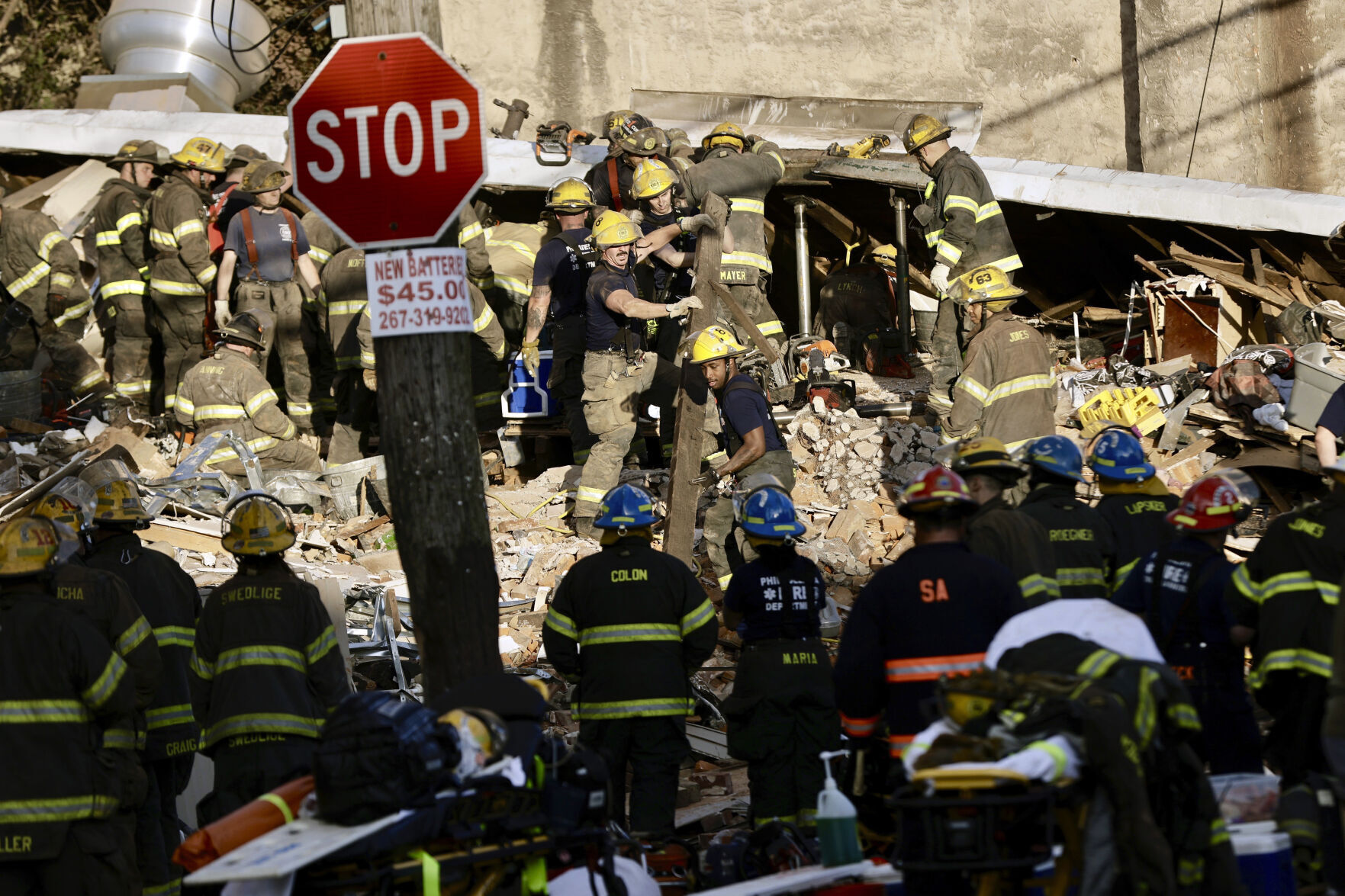 APTOPIX Philadelphia Firefighters Trapped